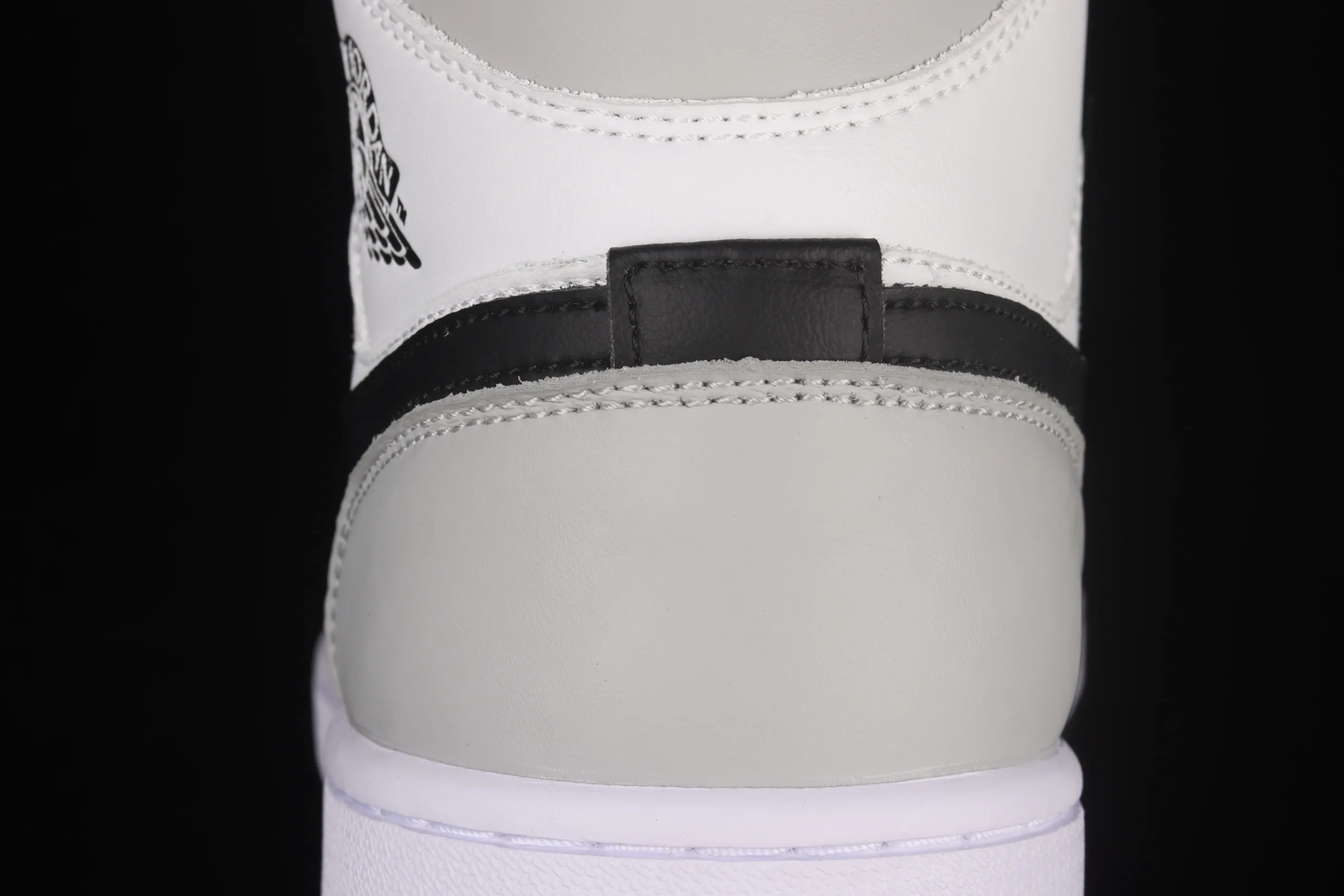 All Categories Air Jordan Jordan Series Basketball Shoes Air Jordan 1 Mid Differentiated Versions Air Jordan 1 Mid AJ1 Joe 1 New Ash Mid-top Cultural Basketball Shoes BQ6472-015